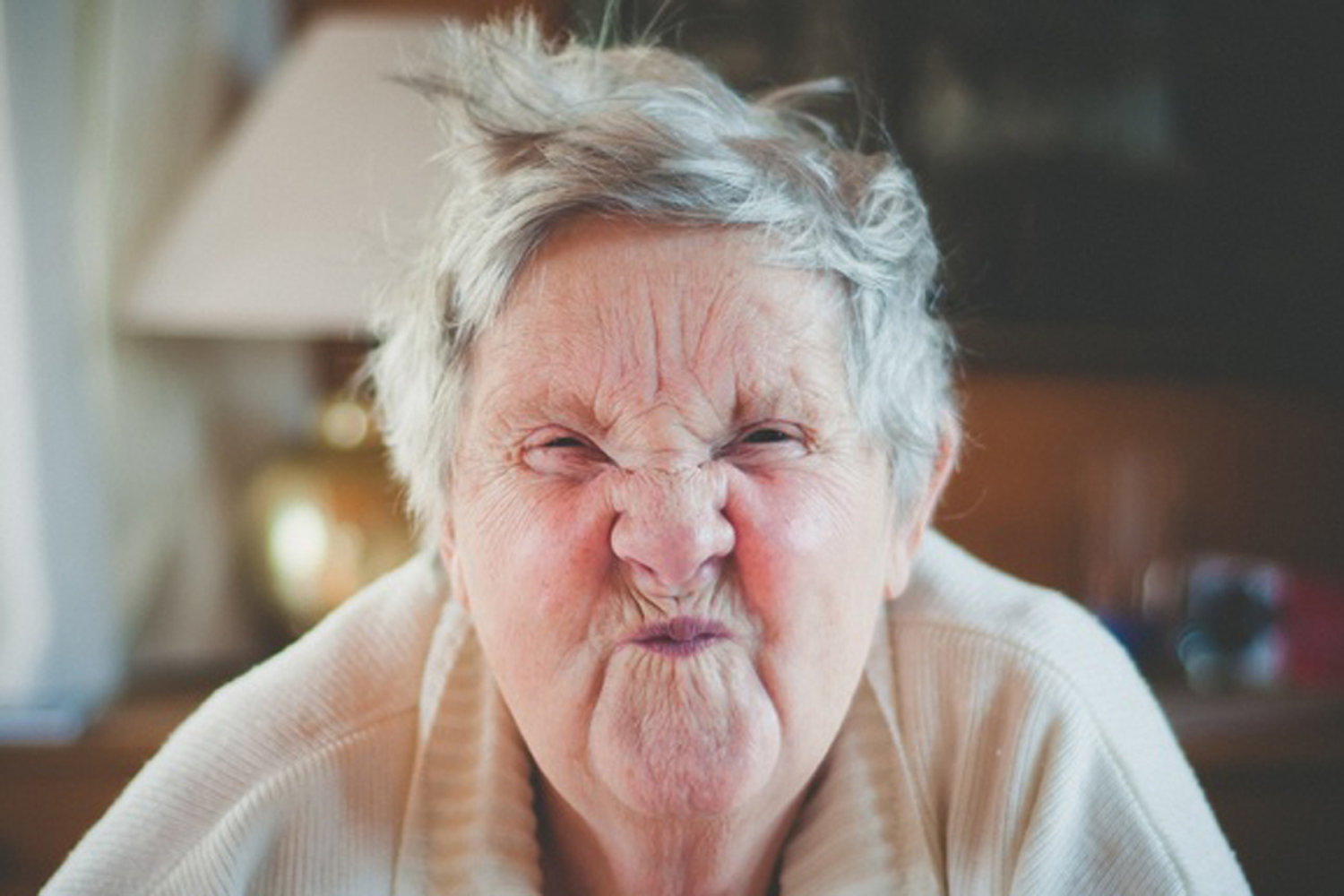 рот пожилой женщины фото